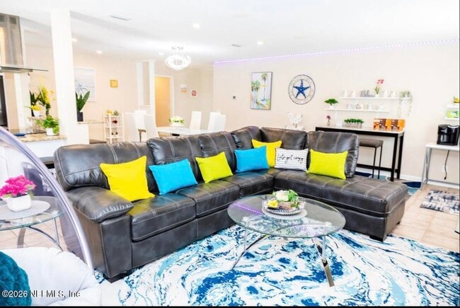 Photo - 780 Ashwood St