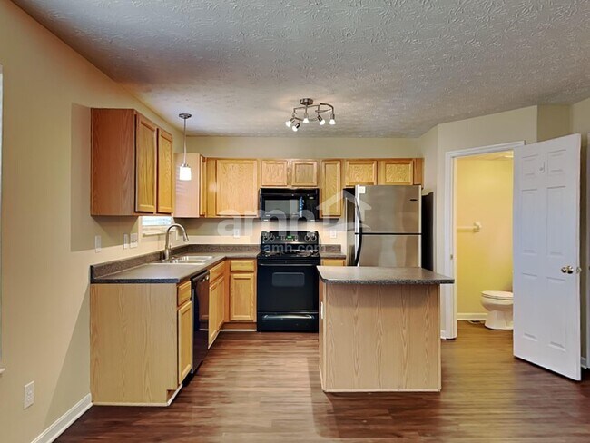7451 Holyoke Cir