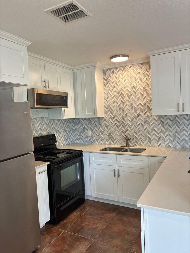 Photo - 305 Woodruff Unit 305 Woodruff Street- A