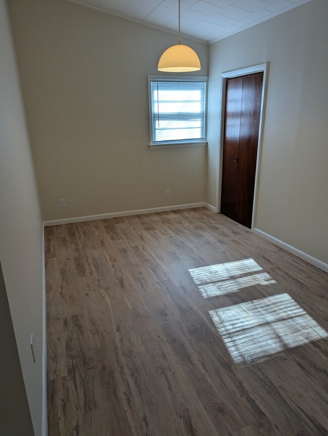 Photo - 635 E Grove Ave