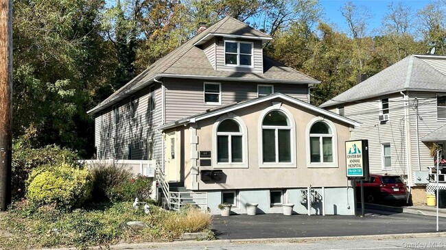 Building Photo - 64 Pine Hollow Rd Unit 1