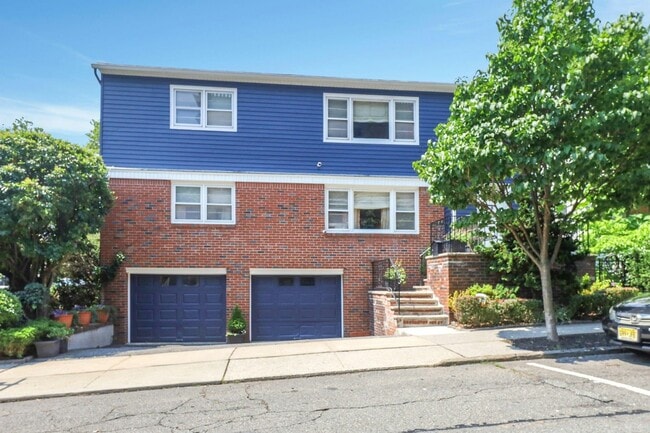 Building Photo - 27 73rd St