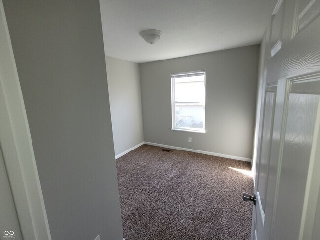 Photo - 146 E Center Dr