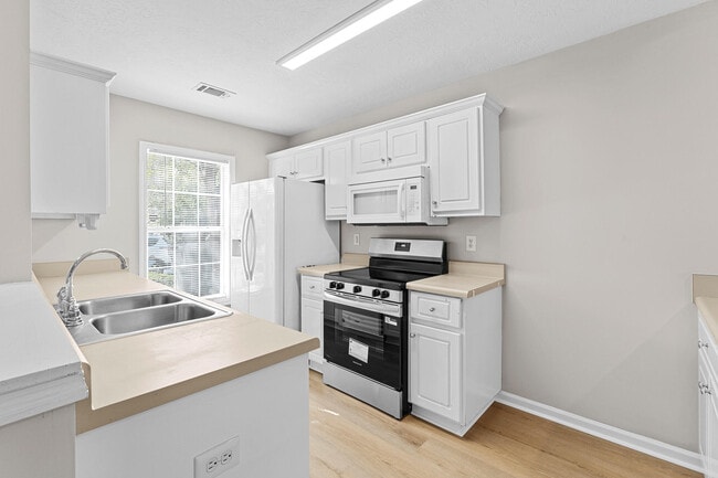 Photo - 2215 Bridgeton Rd