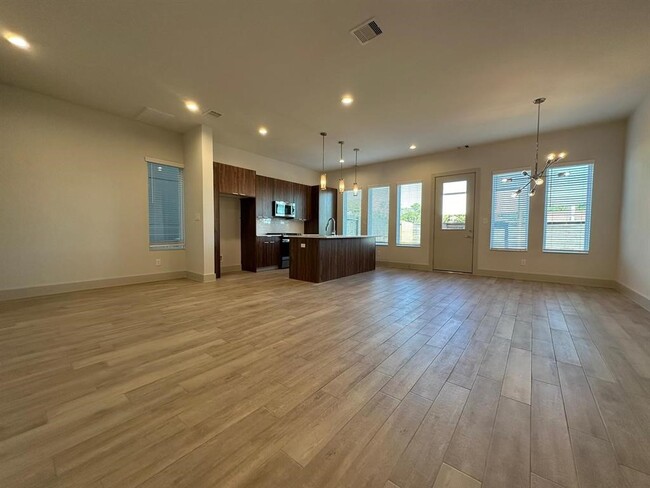 Photo - 6804 Troya Ln