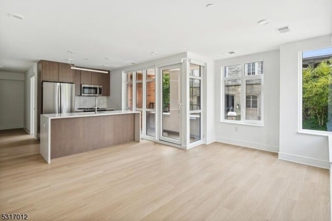 Photo - 14 Lincoln Pl Unidad 208