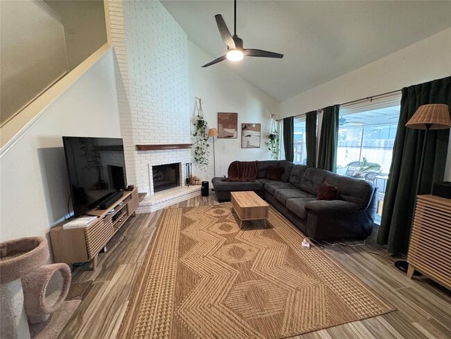 Photo - 2126 River Hollow