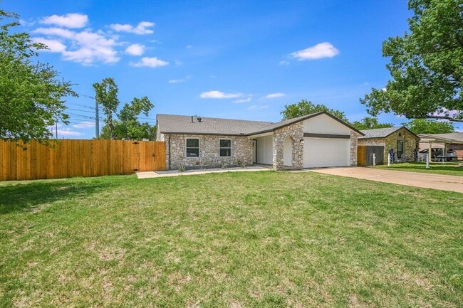 Photo - 1606 Normeadows Cir House