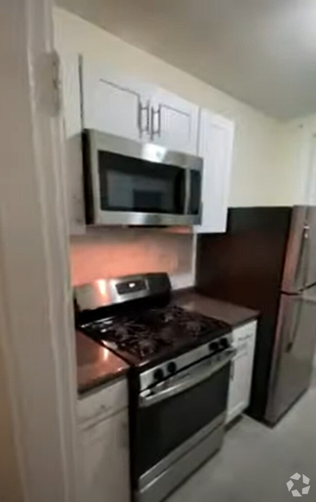 Building Photo - 3 bedroom Brighton Rental