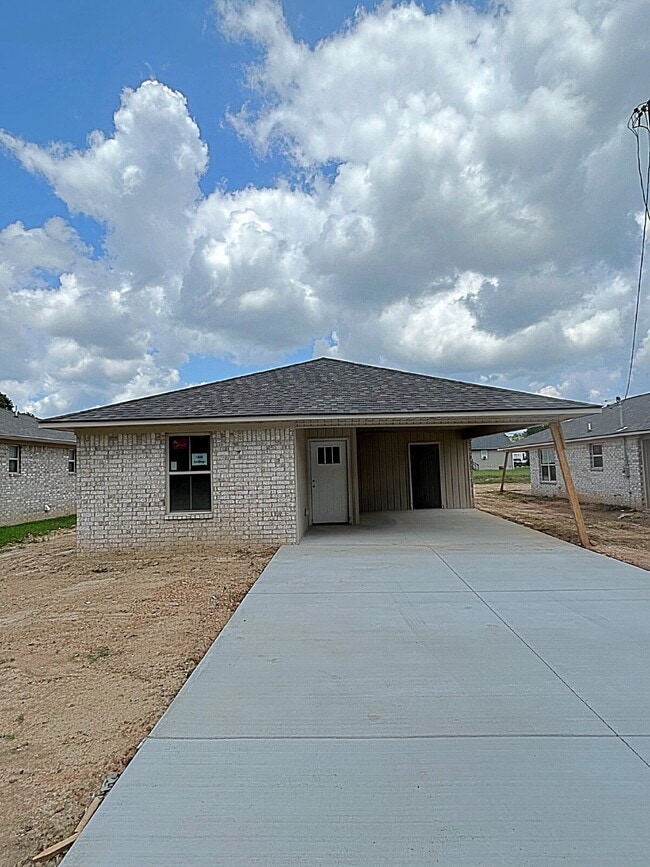 Building Photo - Charming 3-Bedroom House on Stallings Road...