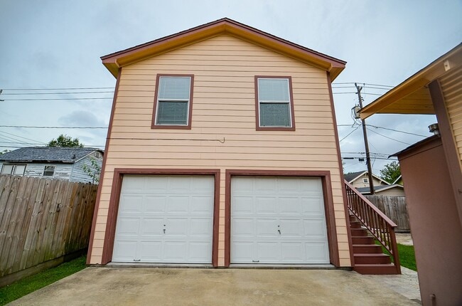 303 Vincent St
