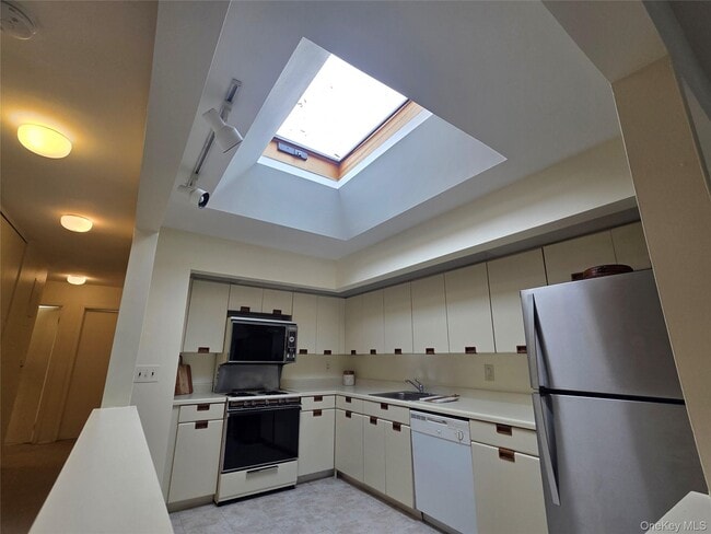 Photo - 12-29-29 Diane Pl Unit 195 U