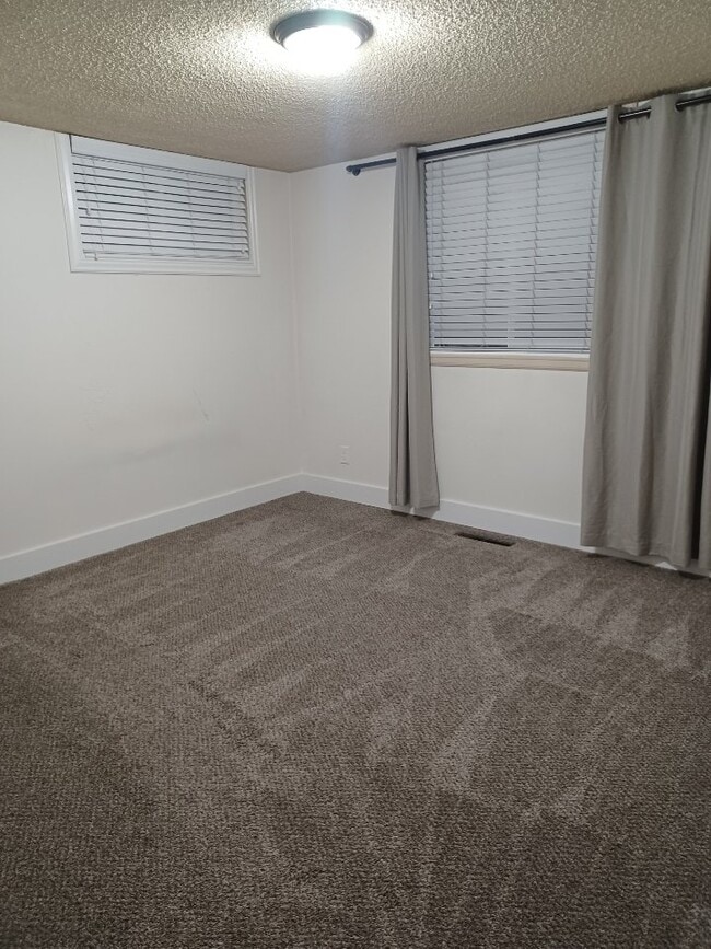 Photo - 578 750 W