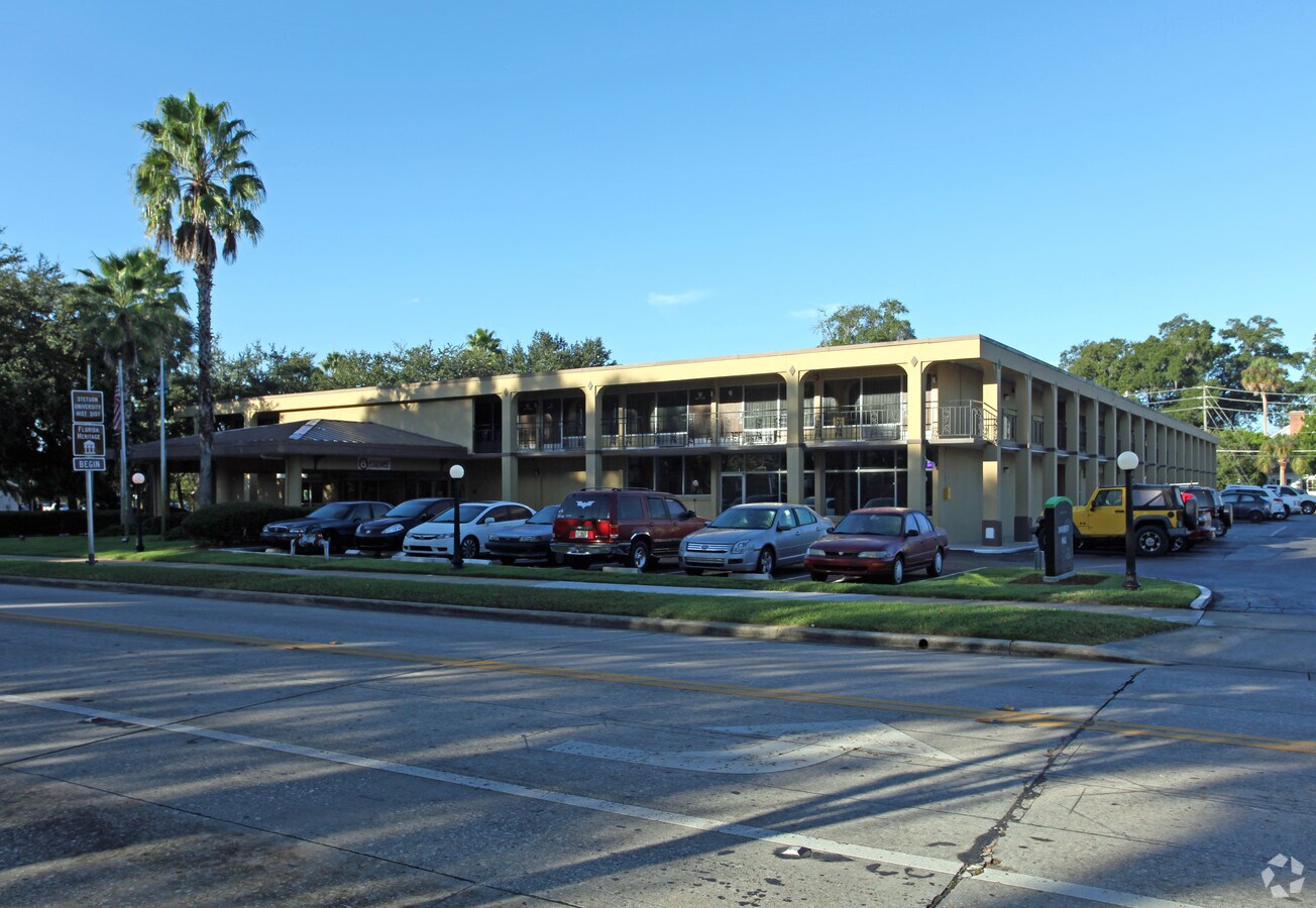 Photo - University Hall Apartments