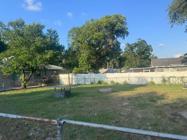 1915 W Kirby St