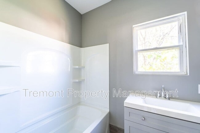 Photo - 50 W 25th St