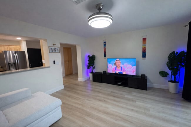 Photo - 3255 SW 2nd St