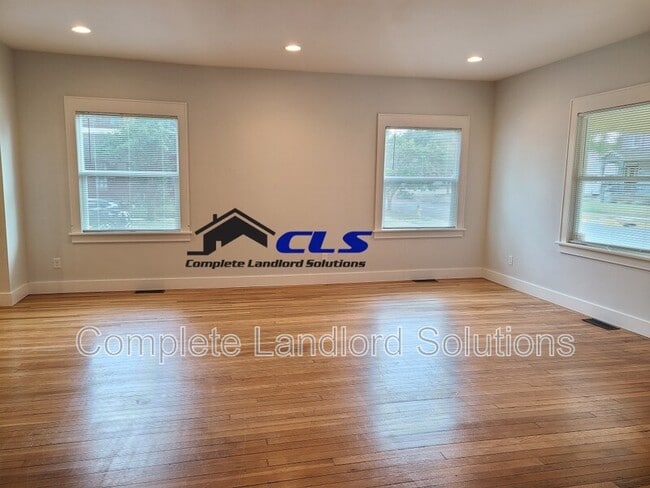 Photo - 930 S Center St