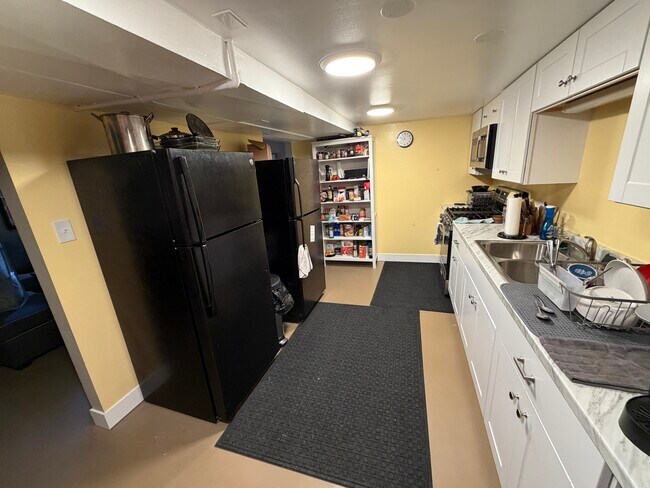 Photo - 565 W Midway Blvd