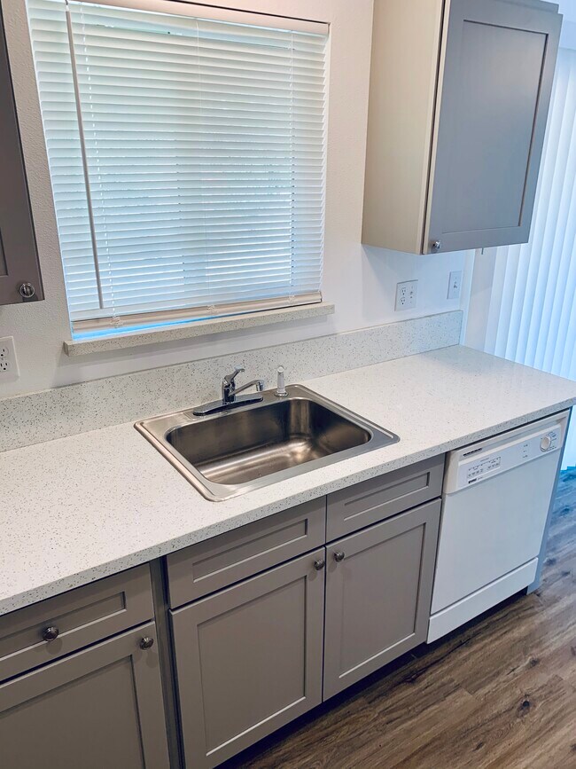 Photo - 15631 e burnside st