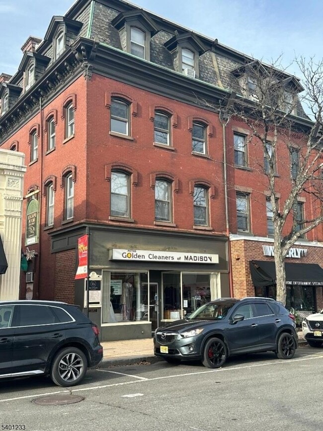 Building Photo - 17 Waverly Pl Unit 9