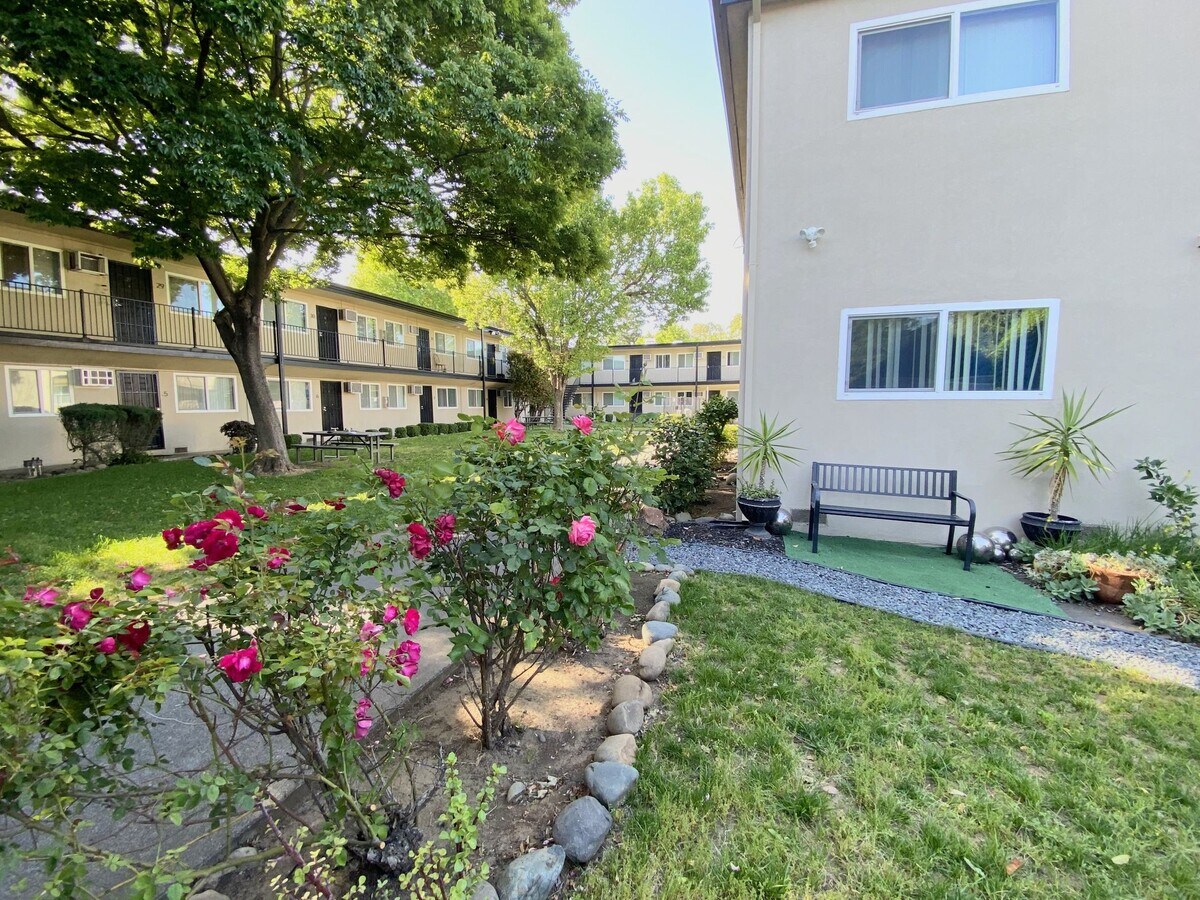 Photo - 2512 Edison Avenue - Oak Plaza