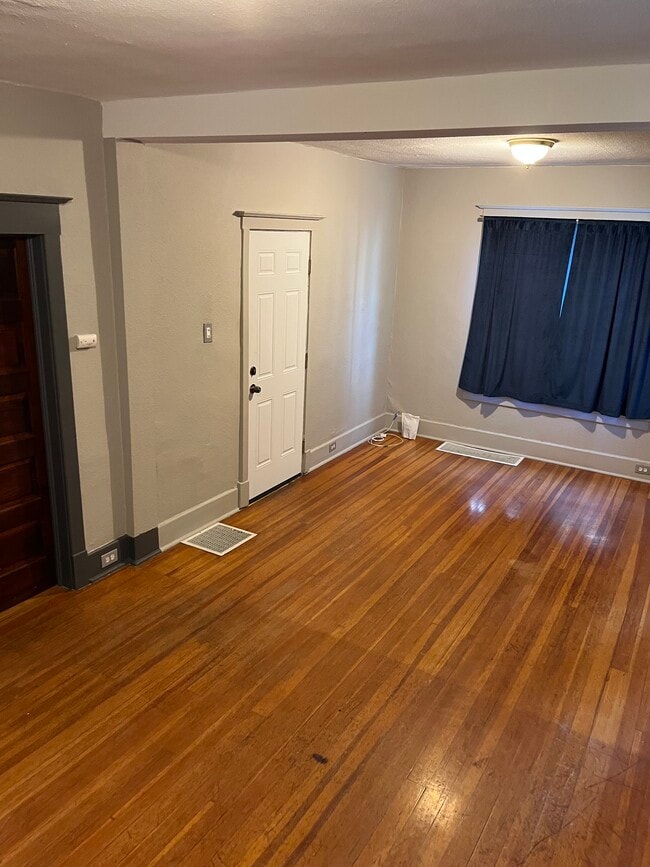 Photo - 715 E High St