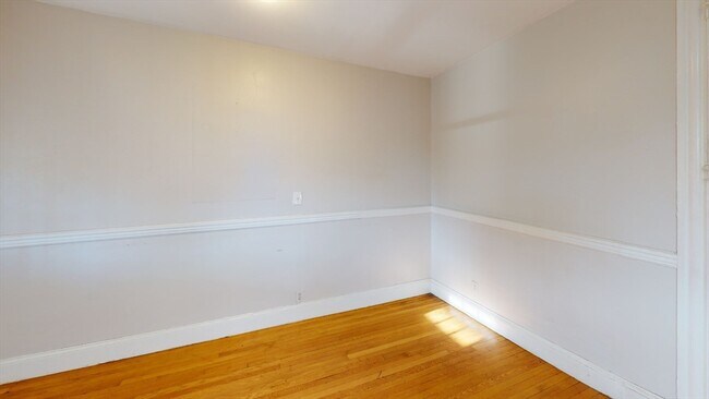 Photo - 35 Hewins St Unit 3