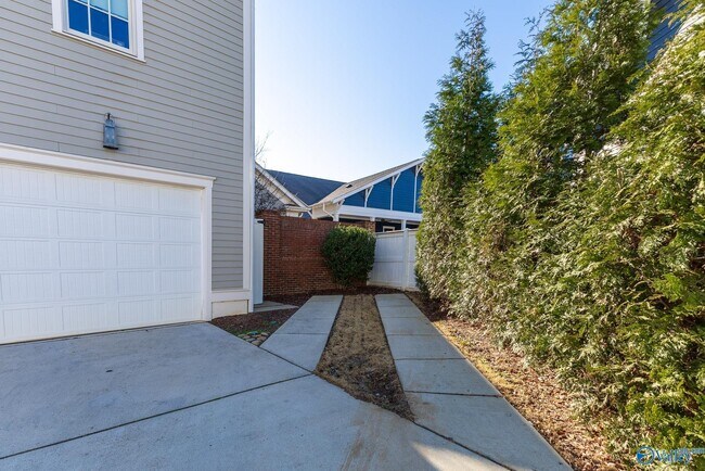 Photo - 32 Hillcrest Ave NW Unidad B