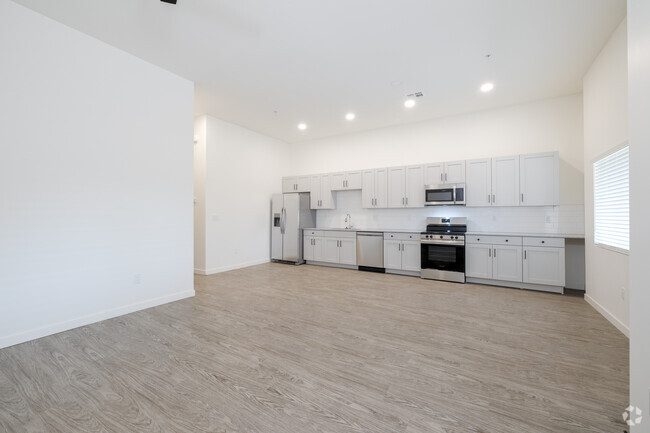 2BR, 2BA - 816-874SF - Kitchen - North Glen 38 Apartments