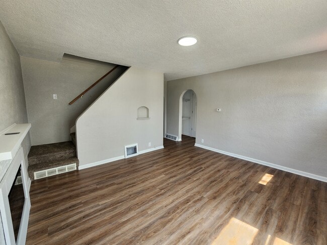 Photo - 608 6th St NW