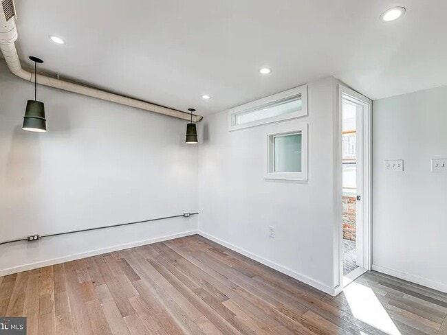 Photo - 2212 Panama St