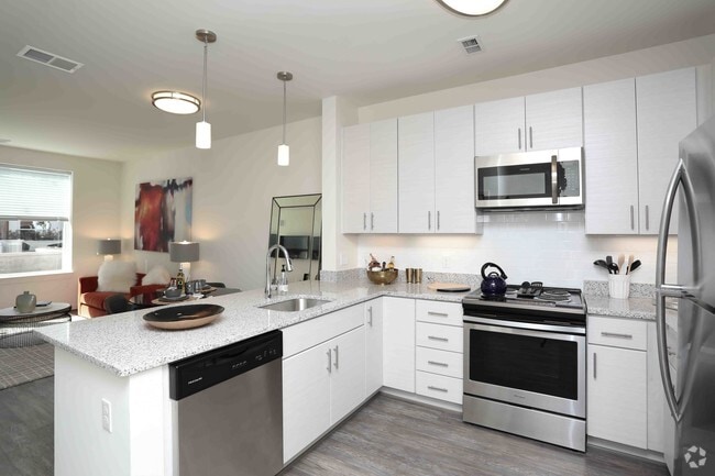1BR, 1BA - 650 SF - The Corcoran