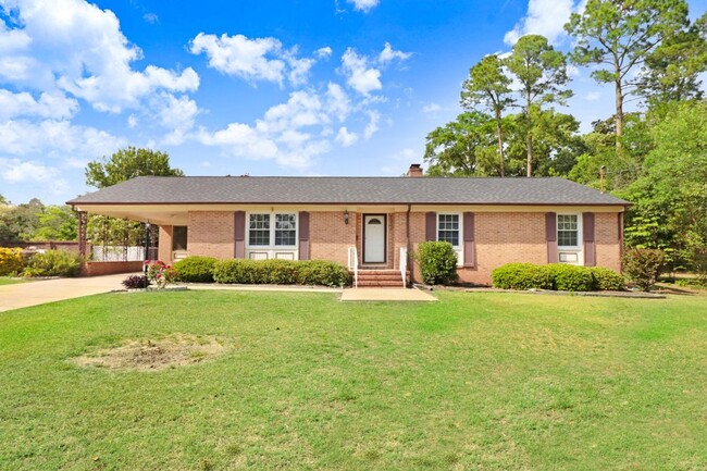 SPACIOUS Brick Home in Goldsboro w/ HUGE C... - SPACIOUS Brick Home in Goldsboro w/ HUGE C...