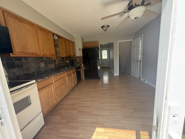 Kitchen - 3399 Clime Rd