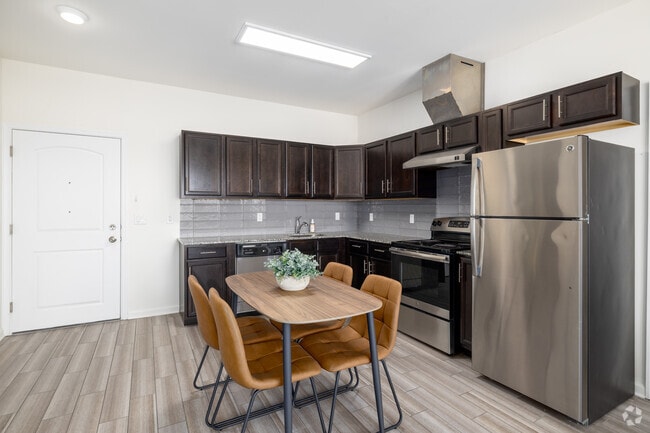 2BR, 2BA - 850SF - Kitchen