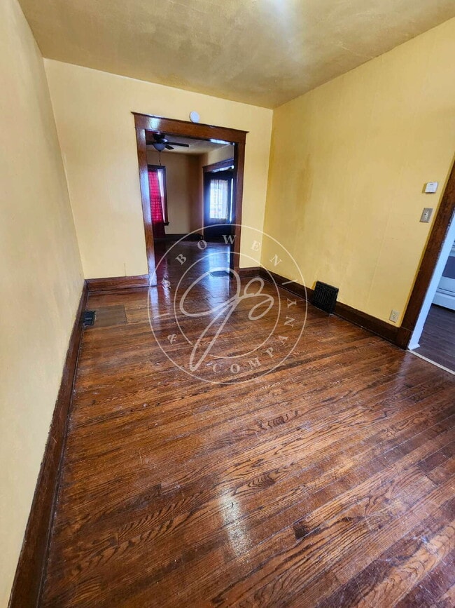 Photo - 2 bed 2 story townhouse! Individual basement! Front and back entrances with porch!