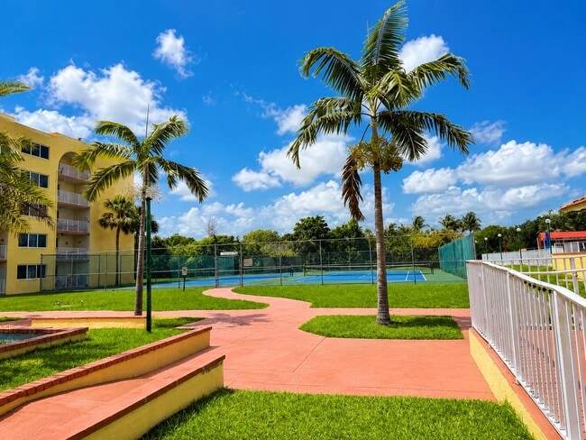Photo - 6980 NW 186th St Unit 3-523A
