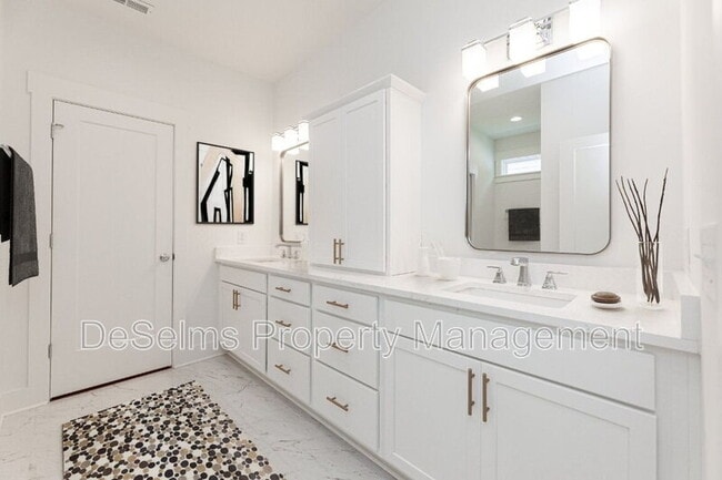 Photo - 335 Mckennell Dr