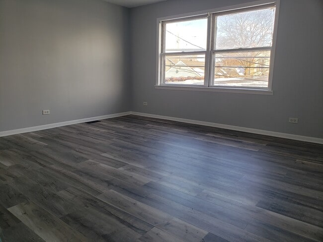 Photo - 220 W Oneida Ave