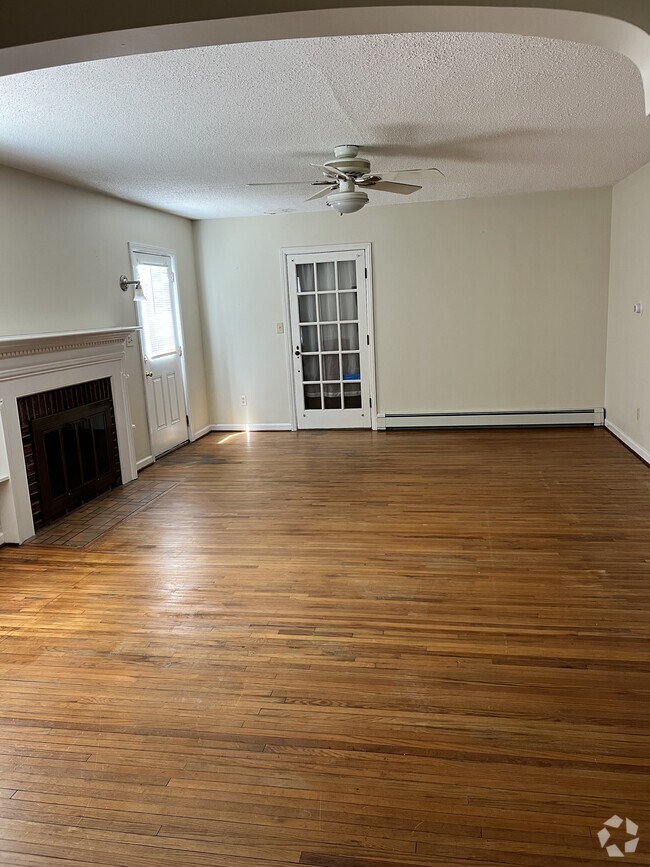 Building Photo - 5981 Main St Rental