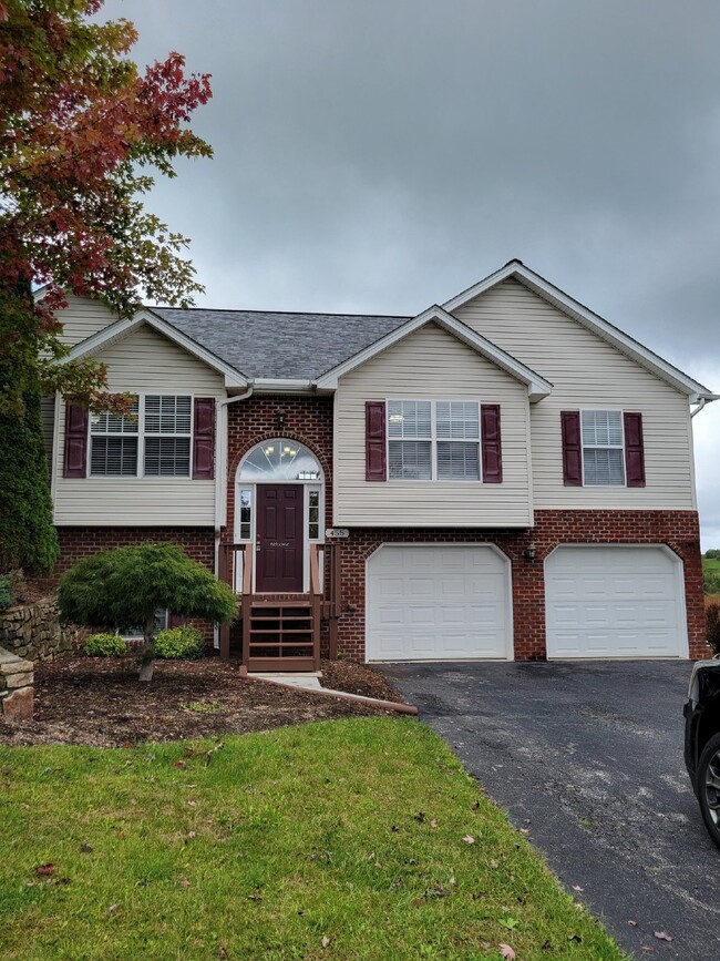 Lovely Home in Christiansburg - Lovely Home in Christiansburg