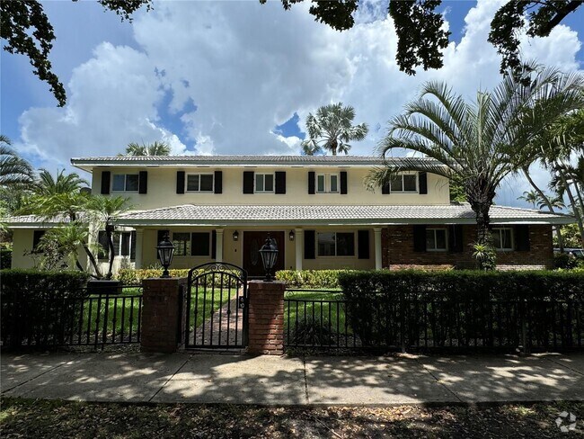 Building Photo - 13250 SW 72nd Ave Rental
