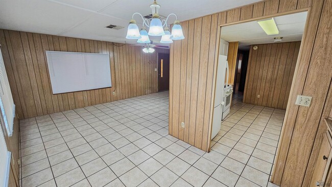 Building Photo - 998 S Magnolia Ave Rental