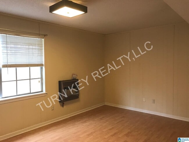 Photo - 2548 Janice Cir NE