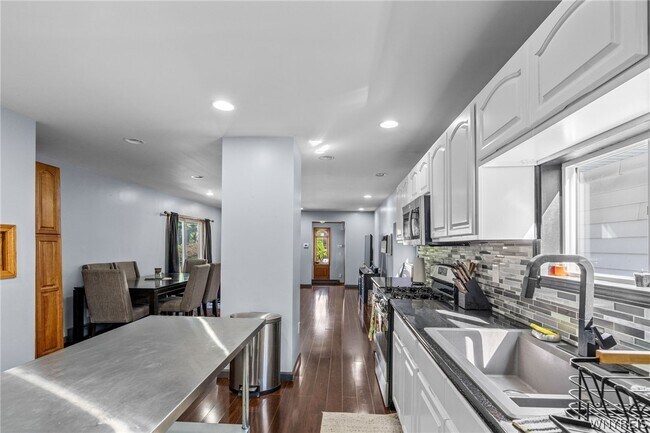 Photo - 114 Flohr Ave