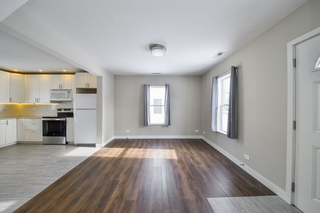 Photo - 825 Albert Ave