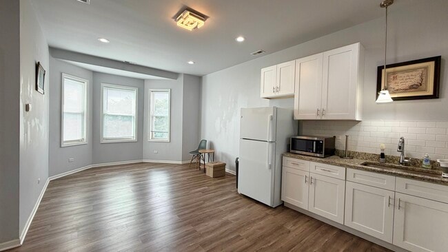 Building Photo - 2893 S Archer Ave Unit 3
