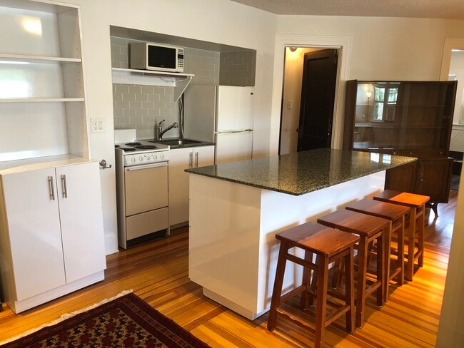 Kitchen 1 - 86 Lancaster Rd Unit Third Floor