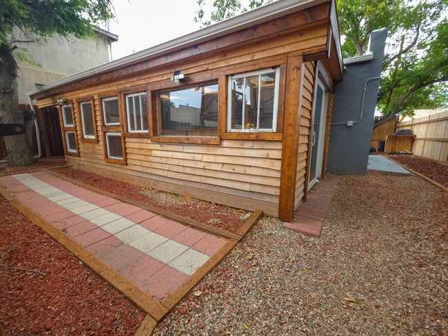 Building Photo - 118 E 7th St Rental